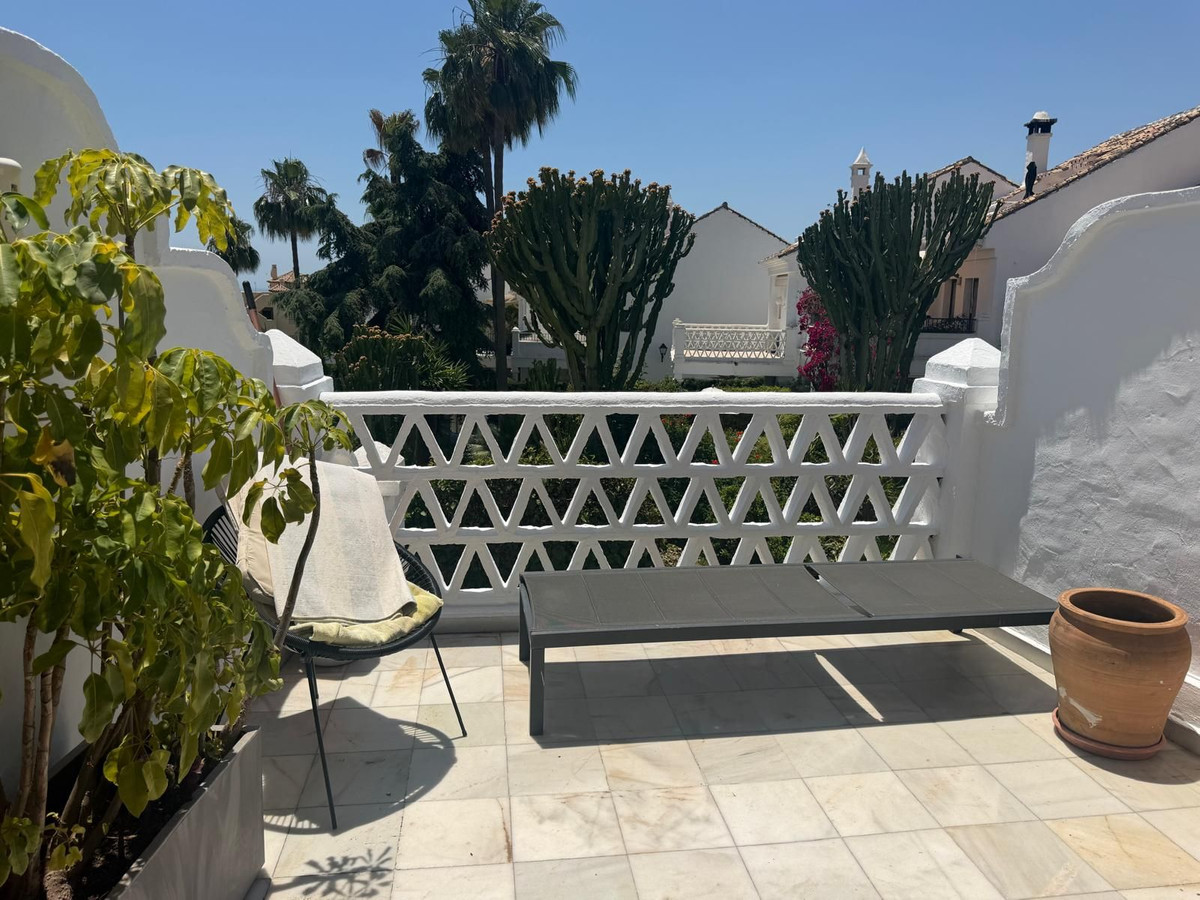 3 Bed Townhouse for sale in Nagüeles Costa Del Sol, Málaga, Spain