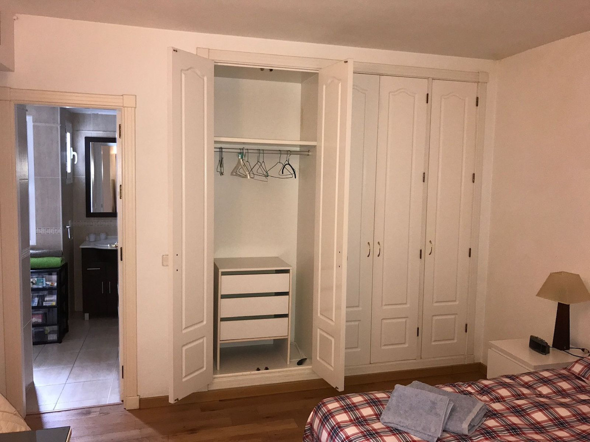 Se vende Apartamento Planta Media de 2 dormitorios en Costa Del Sol, Málaga, España