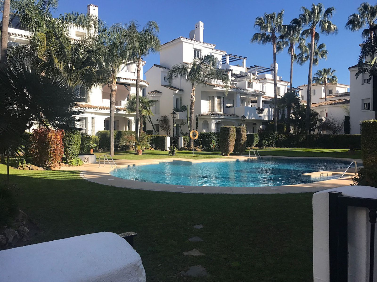 Se vende Apartamento Planta Media de 2 dormitorios en Costa Del Sol, Málaga, España