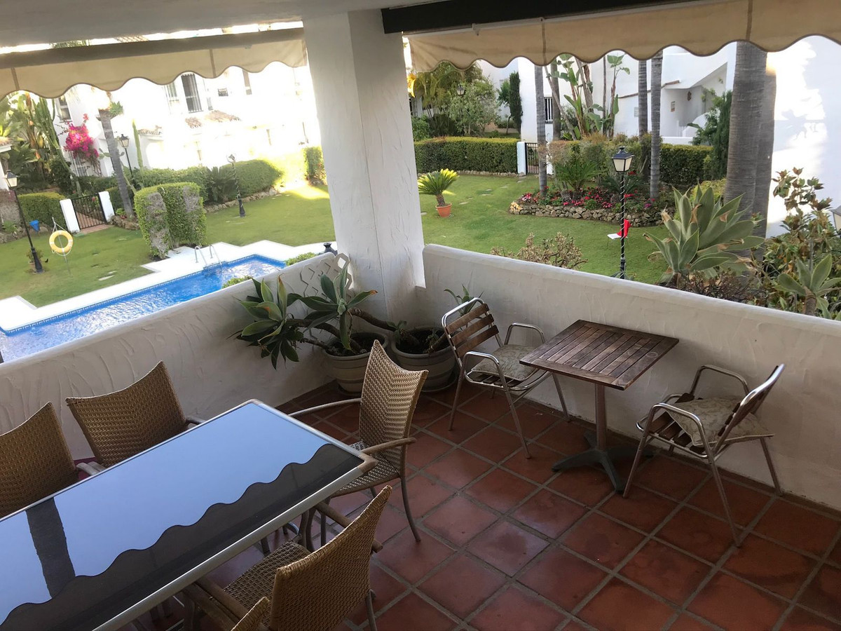Se vende Apartamento Planta Media de 2 dormitorios en Costa Del Sol, Málaga, España