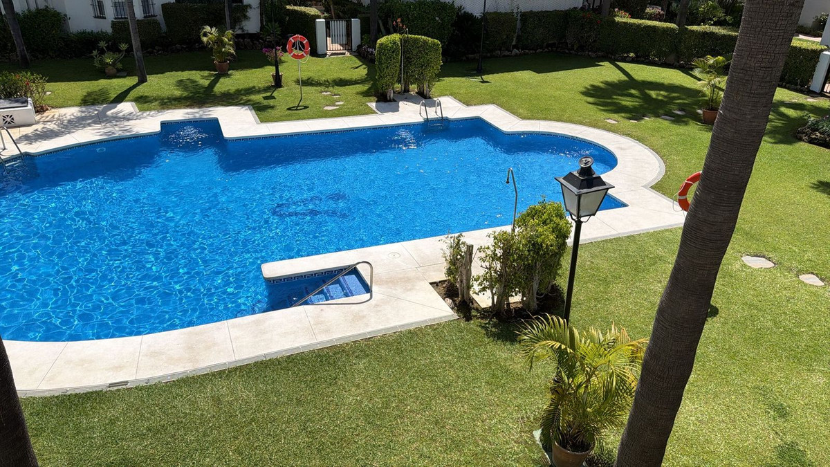 Se vende Apartamento Planta Media de 2 dormitorios en Costa Del Sol, Málaga, España