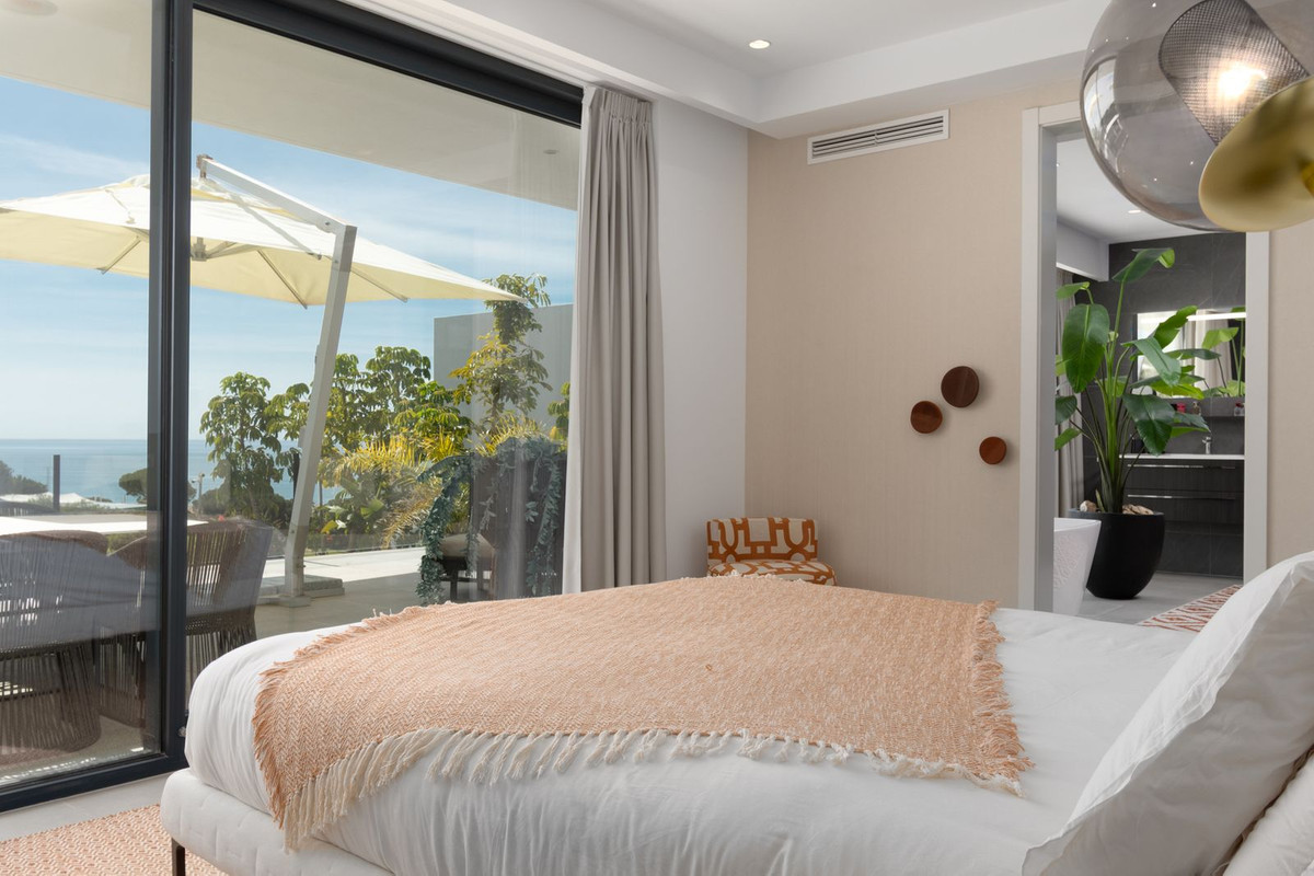 Se vende Villa - Chalet de 5 dormitorios en Costa Del Sol, Málaga, España