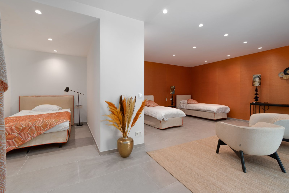 Se vende Villa - Chalet de 5 dormitorios en Costa Del Sol, Málaga, España