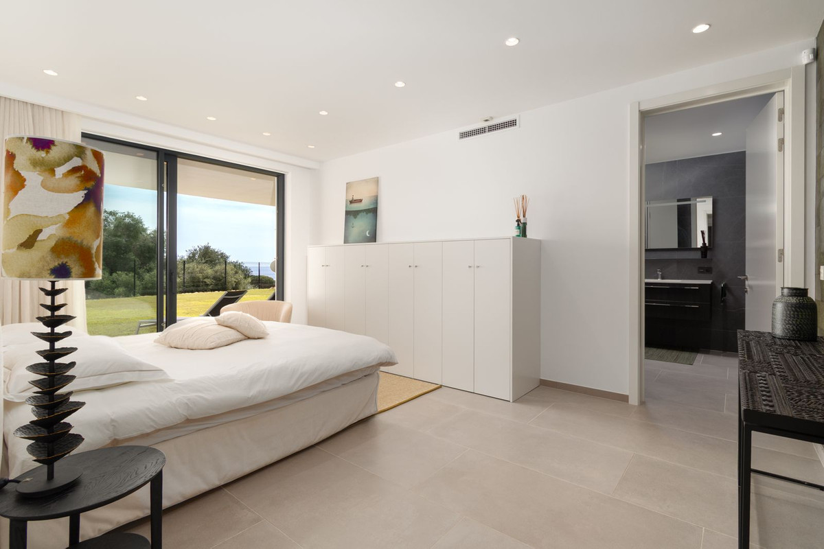 Se vende Villa - Chalet de 5 dormitorios en Costa Del Sol, Málaga, España