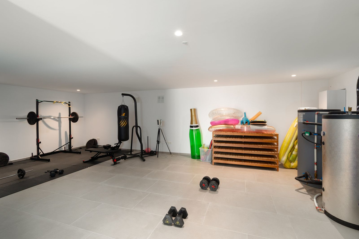 Se vende Villa - Chalet de 5 dormitorios en Costa Del Sol, Málaga, España
