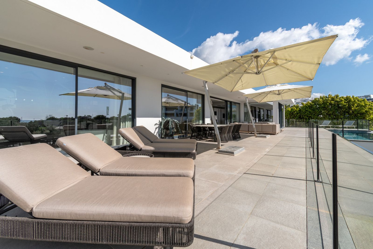 Se vende Villa - Chalet de 5 dormitorios en Costa Del Sol, Málaga, España