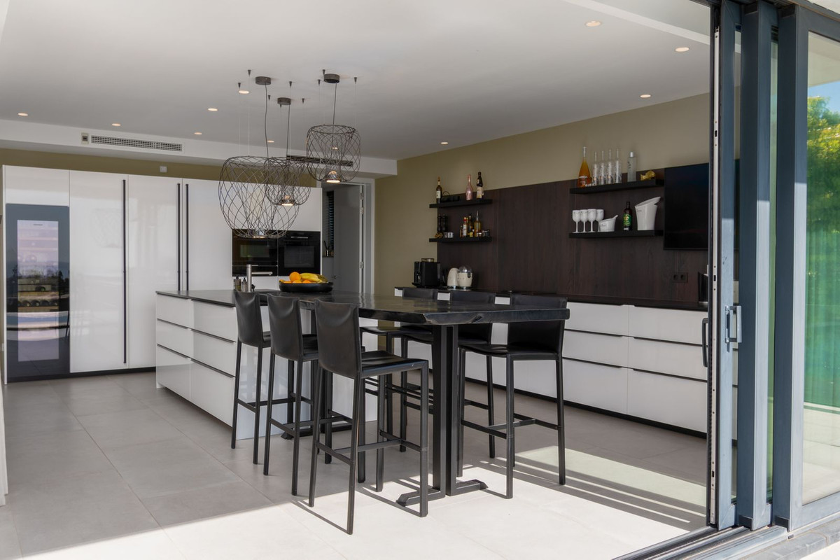 Se vende Villa - Chalet de 5 dormitorios en Costa Del Sol, Málaga, España