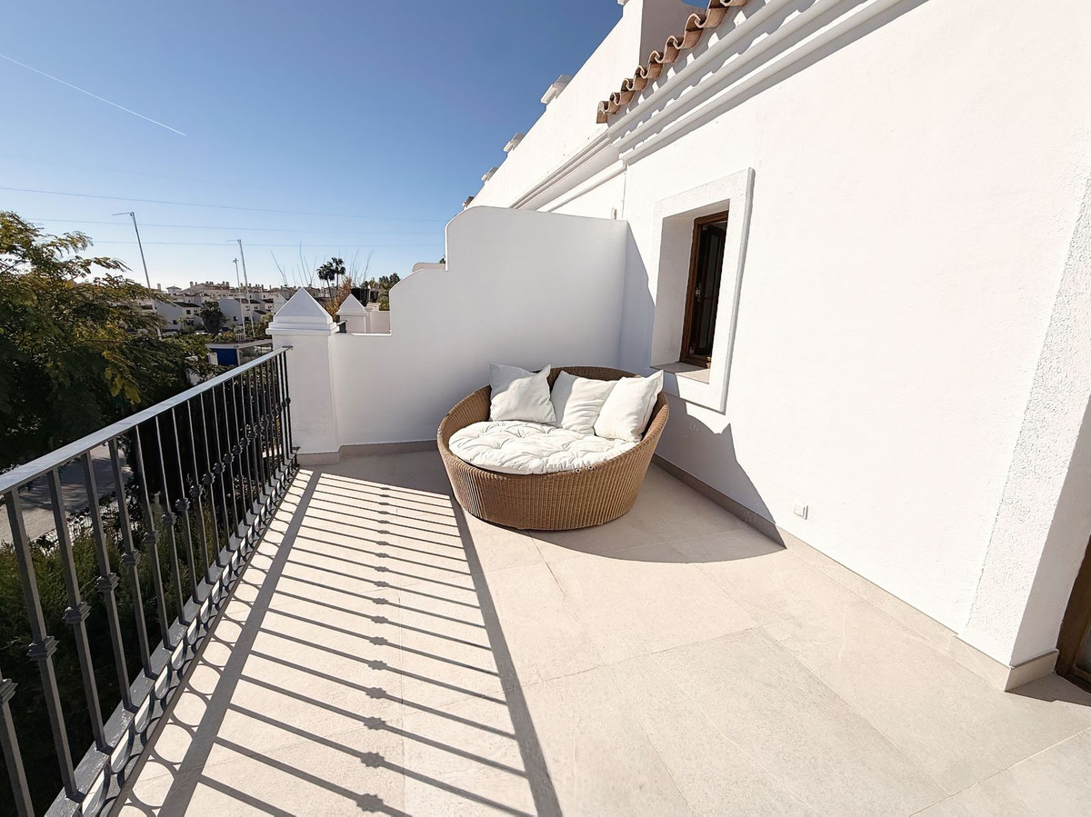 4 Bed Townhouse for sale in Estepona Costa Del Sol, Málaga, Spain