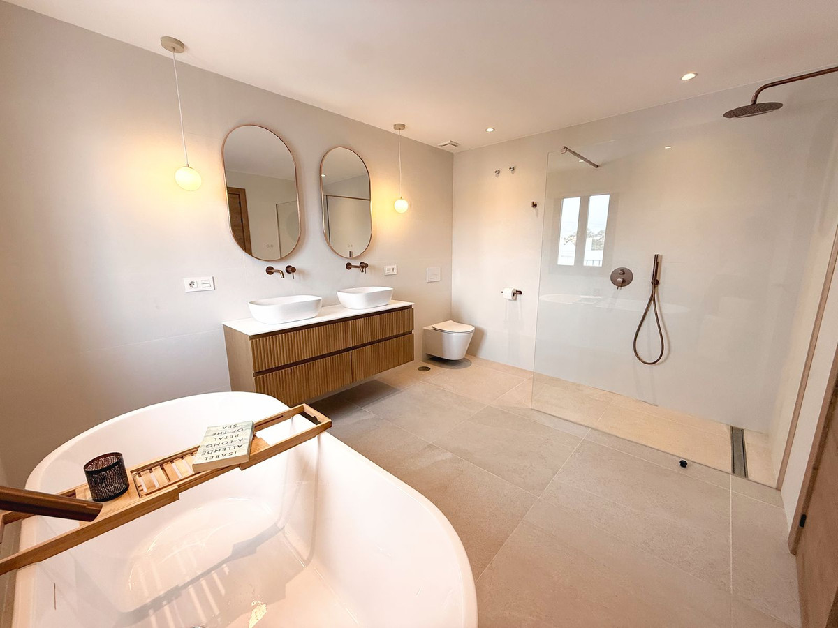 4 Bed Townhouse for sale in Estepona Costa Del Sol, Málaga, Spain