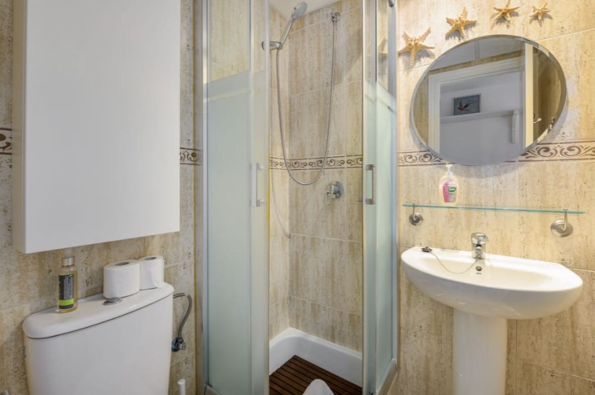 2 Bed Apartment for sale in La Duquesa Costa Del Sol, Málaga, Spain