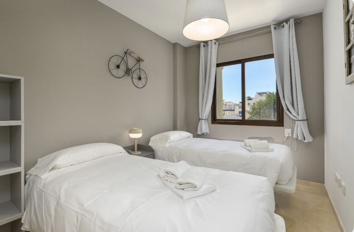 2 Bed Apartment for sale in La Duquesa Costa Del Sol, Málaga, Spain
