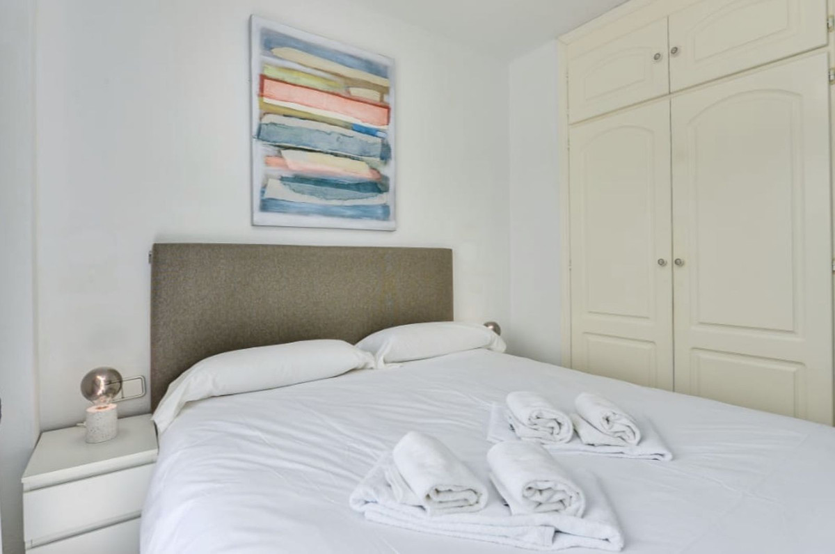 2 Bed Apartment for sale in La Duquesa Costa Del Sol, Málaga, Spain