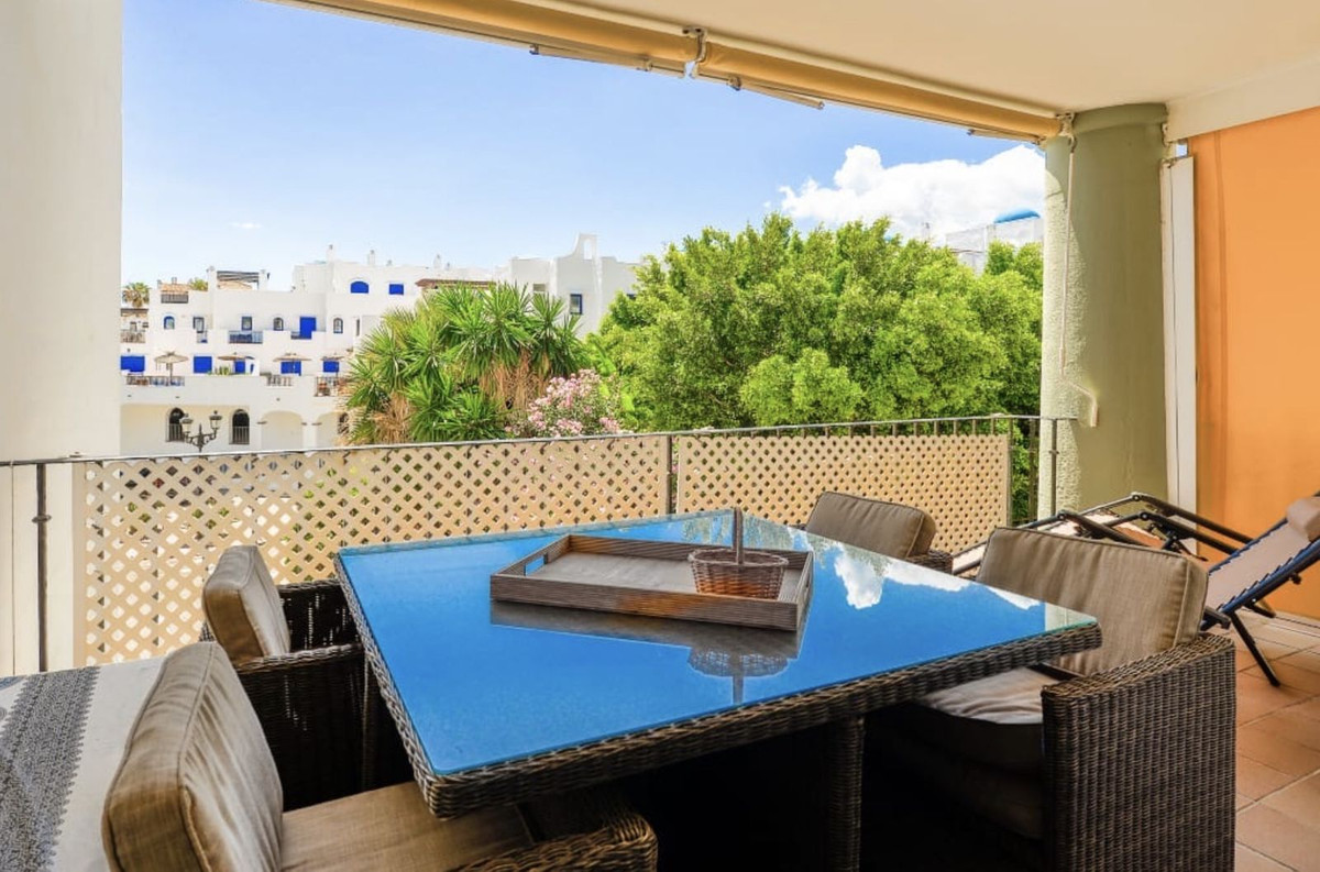 2 Bed Apartment for sale in La Duquesa Costa Del Sol, Málaga, Spain