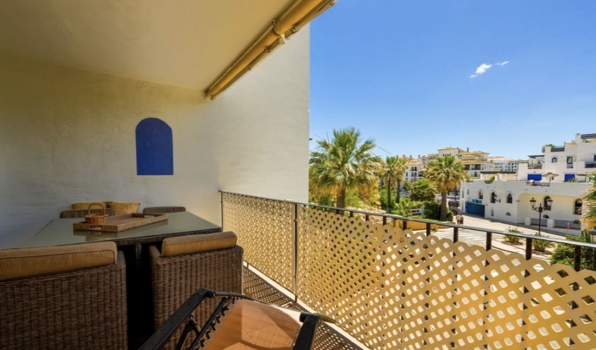 2 Bed Apartment for sale in La Duquesa Costa Del Sol, Málaga, Spain