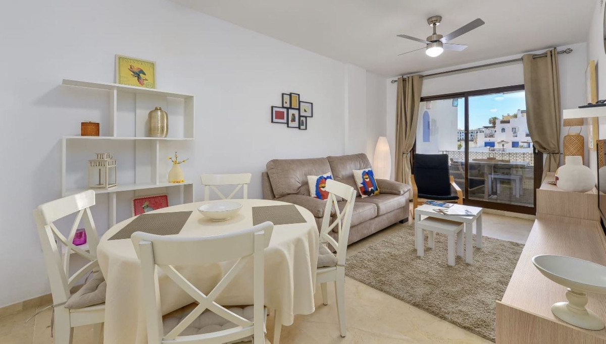 2 Bed Apartment for sale in La Duquesa Costa Del Sol, Málaga, Spain