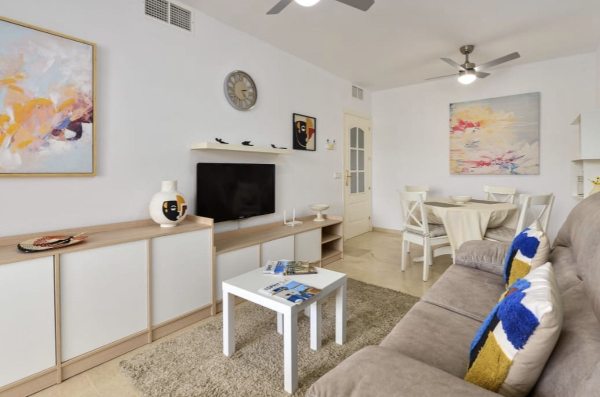2 Bed Apartment for sale in La Duquesa Costa Del Sol, Málaga, Spain