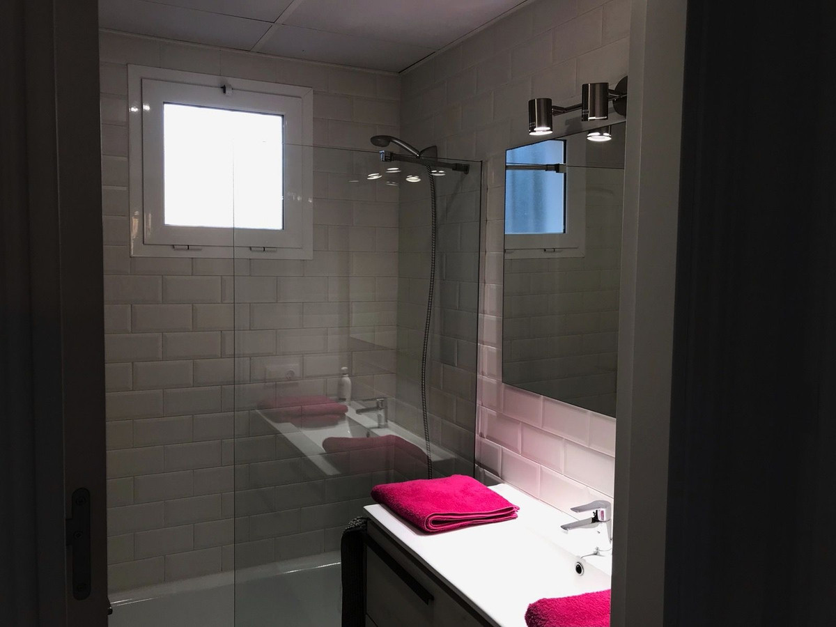 Se vende Apartamento Planta Media de 3 dormitorios en Costa Del Sol, Málaga, España