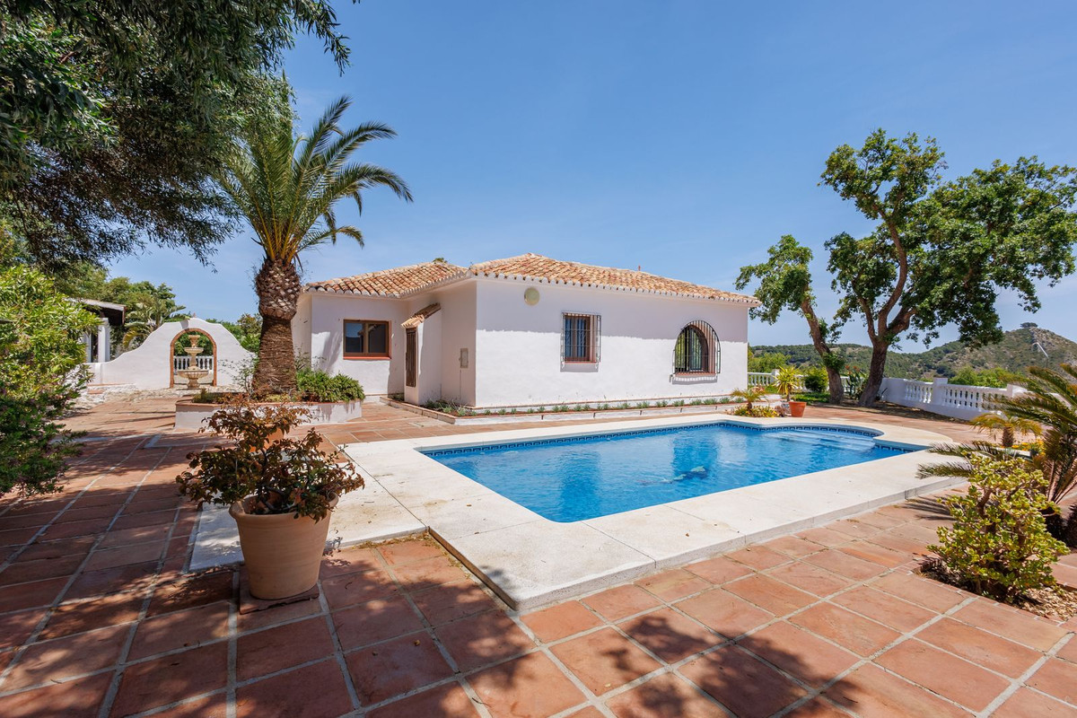 5 Bed Townhouse for sale in Alhaurín El Grande Costa Del Sol, Málaga, Spain