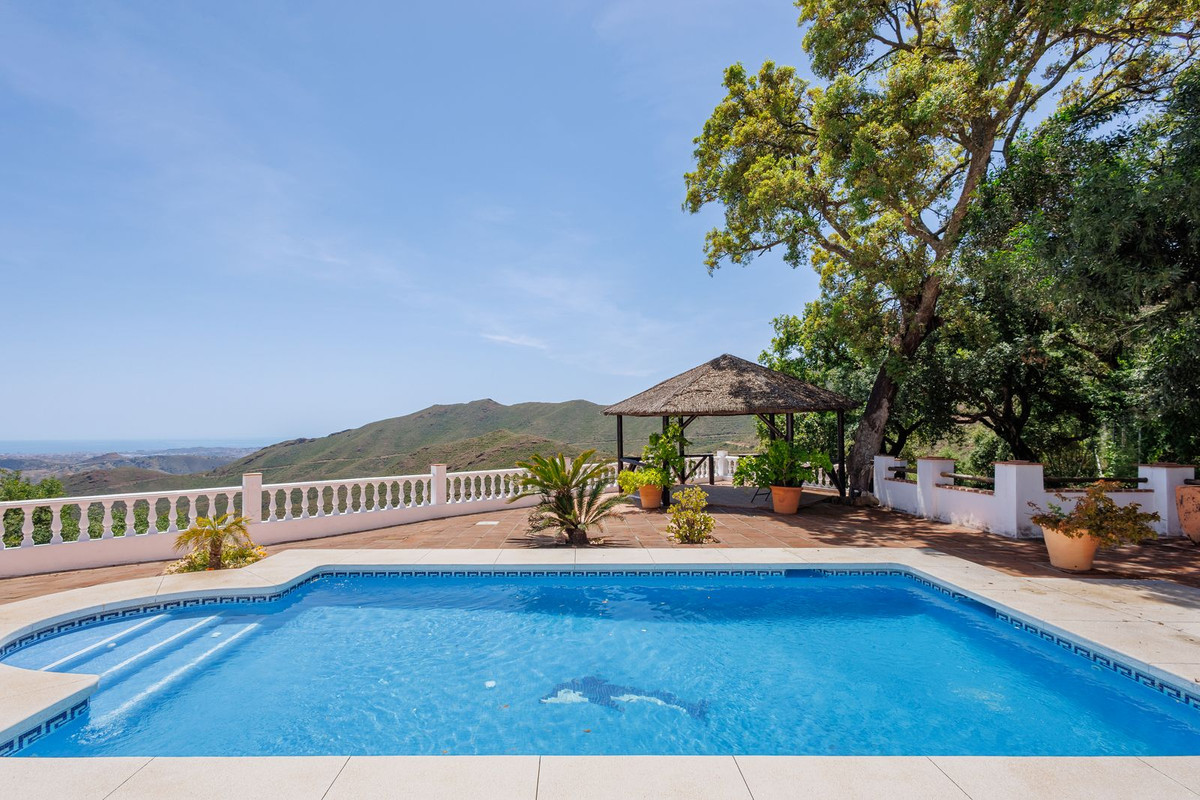 5 Bed Townhouse for sale in Alhaurín El Grande Costa Del Sol, Málaga, Spain