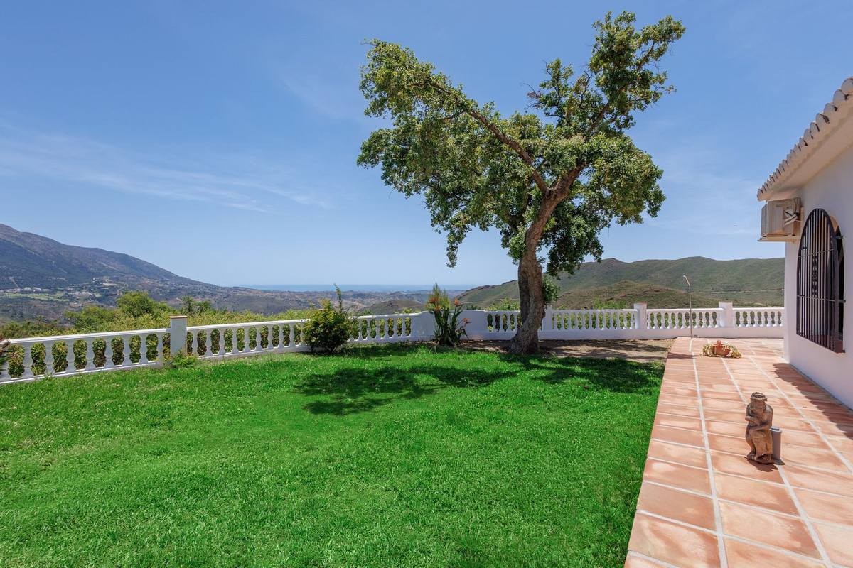 5 Bed Townhouse for sale in Alhaurín El Grande Costa Del Sol, Málaga, Spain