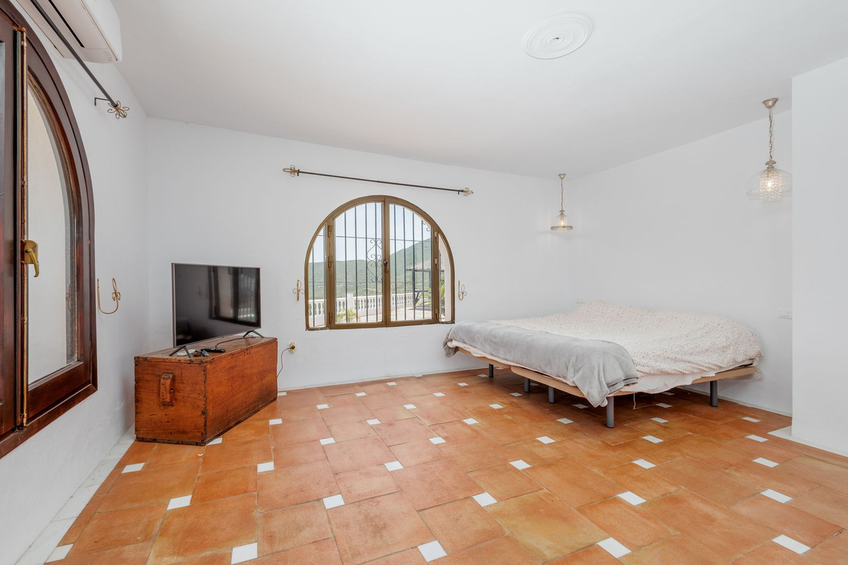5 Bed Townhouse for sale in Alhaurín El Grande Costa Del Sol, Málaga, Spain