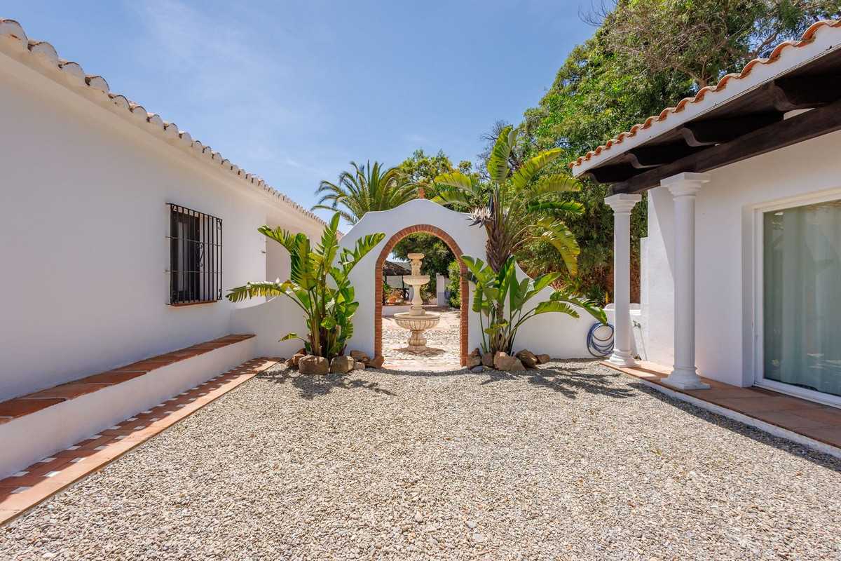 5 Bed Townhouse for sale in Alhaurín El Grande Costa Del Sol, Málaga, Spain