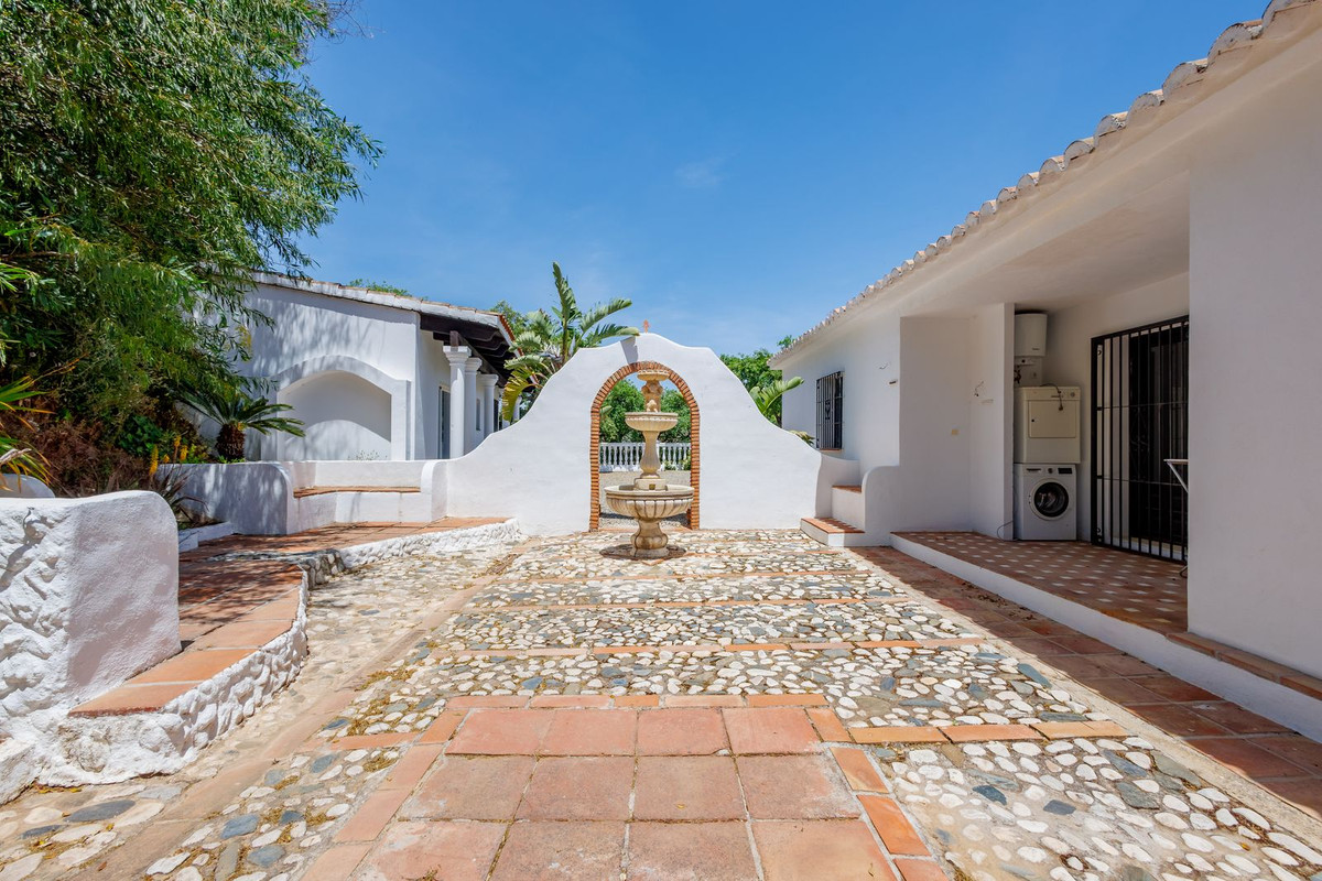 5 Bed Townhouse for sale in Alhaurín El Grande Costa Del Sol, Málaga, Spain