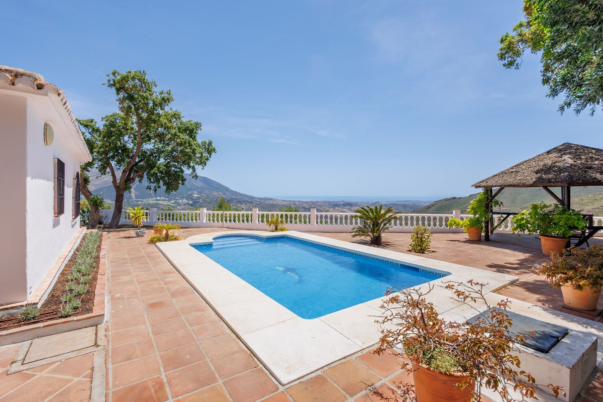5 Bed Townhouse for sale in Alhaurín El Grande Costa Del Sol, Málaga, Spain