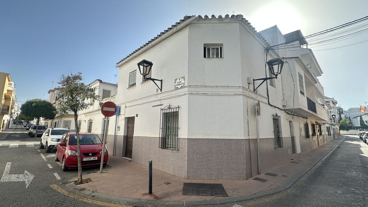 8 Bed Townhouse for sale in Estepona Costa Del Sol, Málaga, Spain