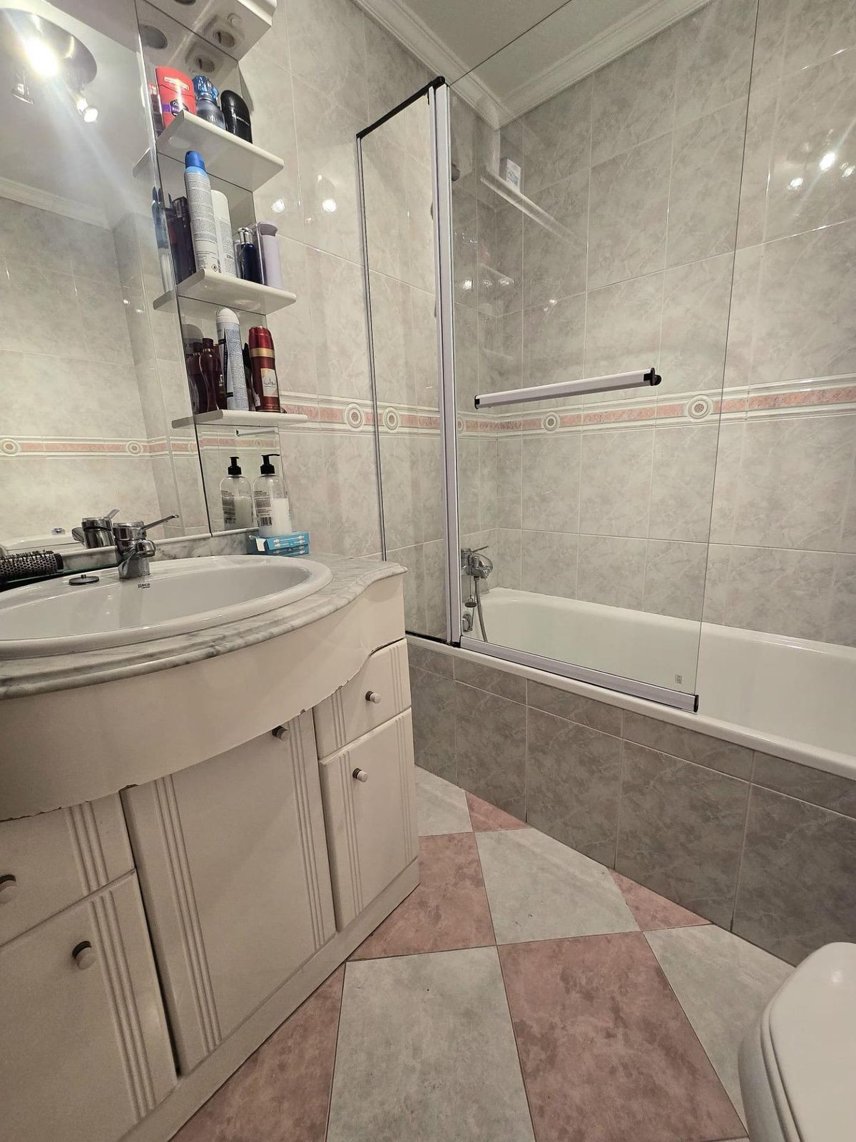 Se vende Apartamento Planta Media de 3 dormitorios en Costa Del Sol, Málaga, España