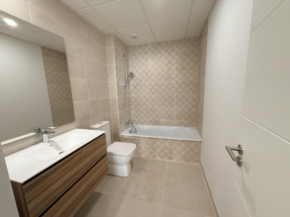 Se vende Apartamento Planta Media de 2 dormitorios en Costa Del Sol, Málaga, España