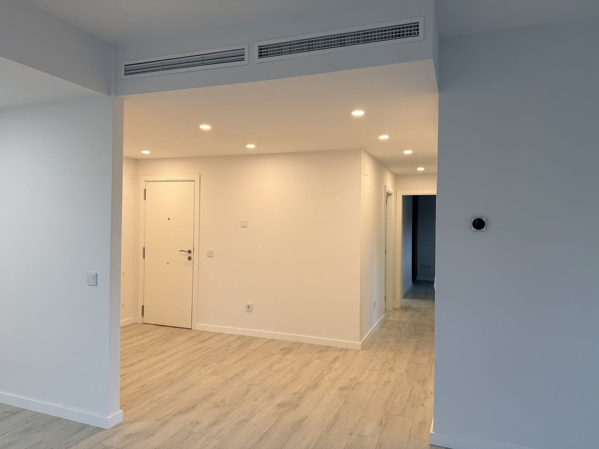 Se vende Apartamento Planta Media de 3 dormitorios en Costa Del Sol, Málaga, España