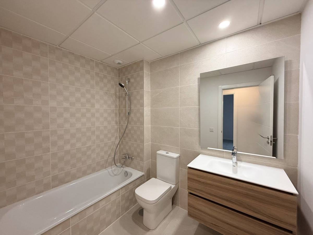 Se vende Apartamento Planta Media de 3 dormitorios en Costa Del Sol, Málaga, España