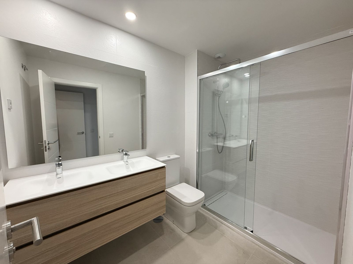 Se vende Apartamento Planta Media de 3 dormitorios en Costa Del Sol, Málaga, España