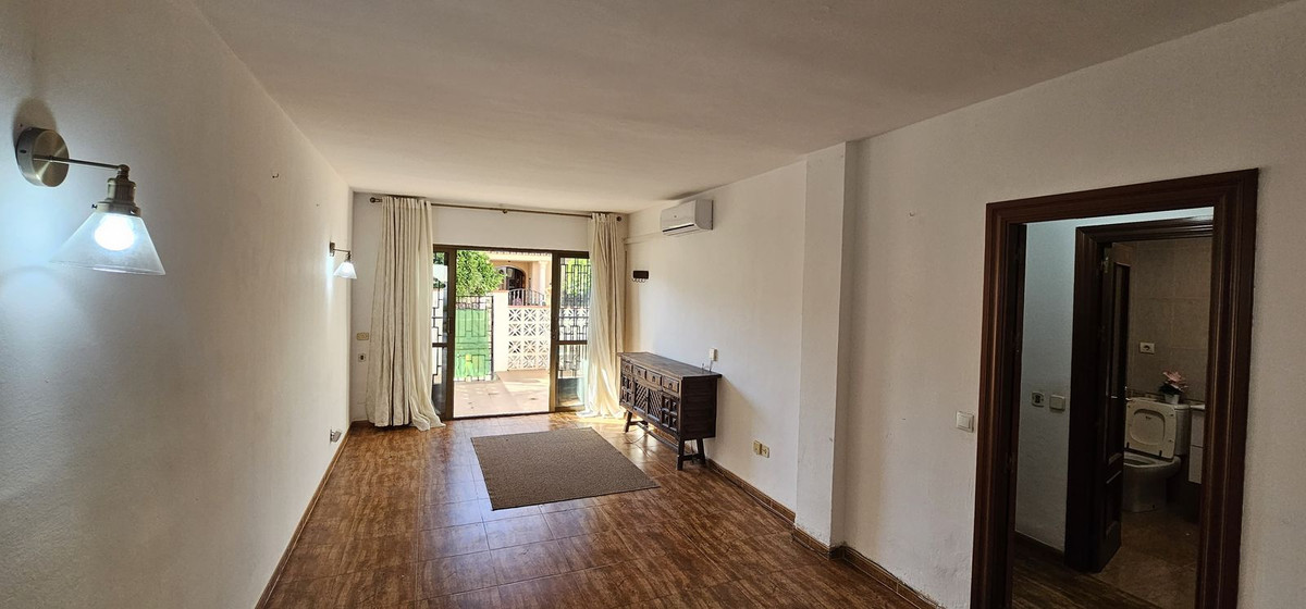 Se vende Apartamento Planta Baja de 2 dormitorios en Costa Del Sol, Málaga, España