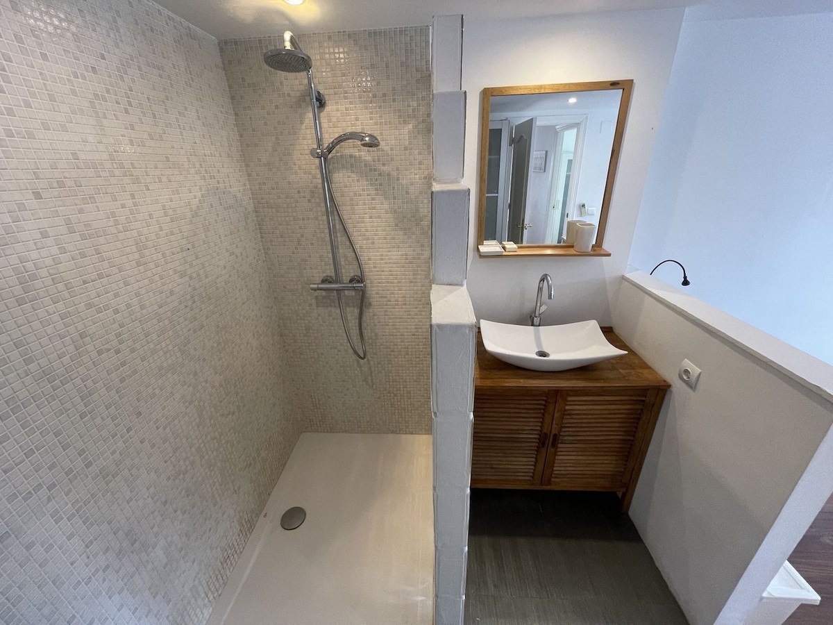 Se vende Villa - Chalet de 6 dormitorios en Costa Del Sol, Málaga, España
