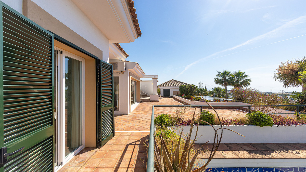 3 Bed Apartment for sale in Doña Julia Costa Del Sol, Málaga, Spain