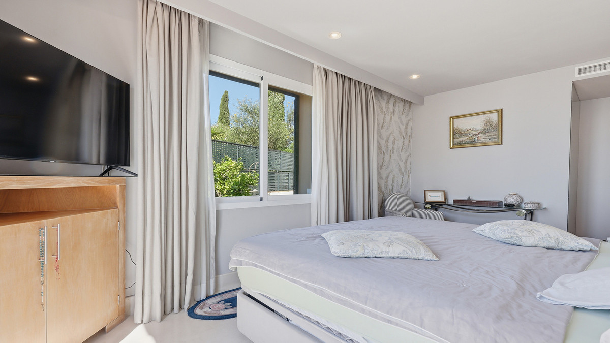 3 Bed Apartment for sale in Doña Julia Costa Del Sol, Málaga, Spain