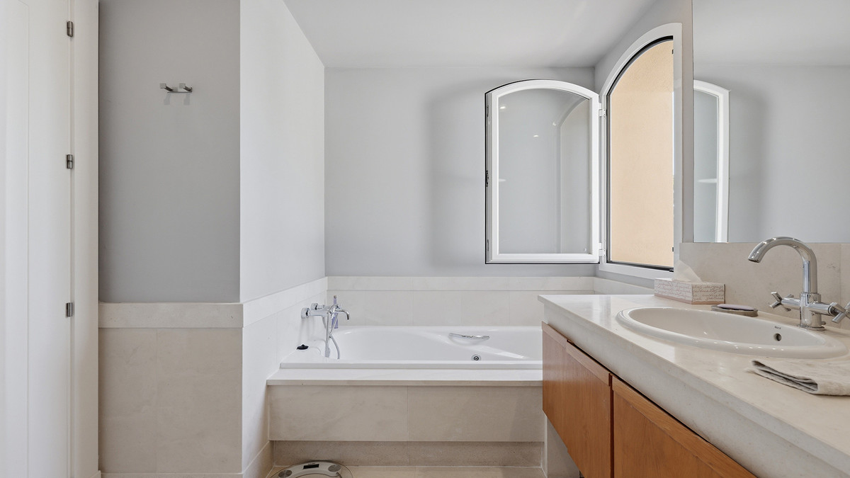 3 Bed Apartment for sale in Doña Julia Costa Del Sol, Málaga, Spain