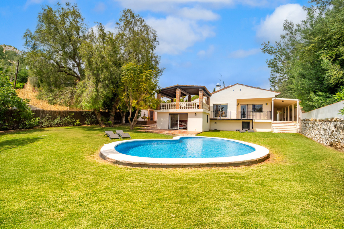 4 Bed Townhouse for sale in El Rosario Costa Del Sol, Málaga, Spain
