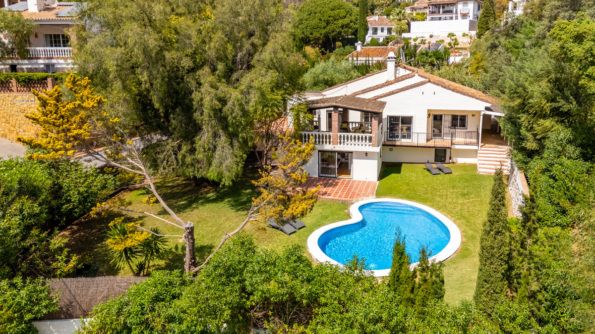 4 Bed Townhouse for sale in El Rosario Costa Del Sol, Málaga, Spain