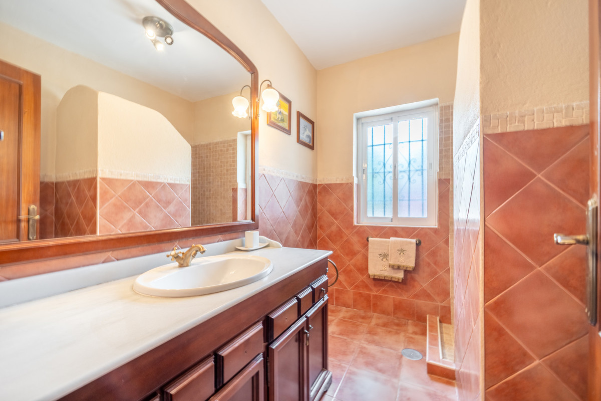 4 Bed Townhouse for sale in El Rosario Costa Del Sol, Málaga, Spain
