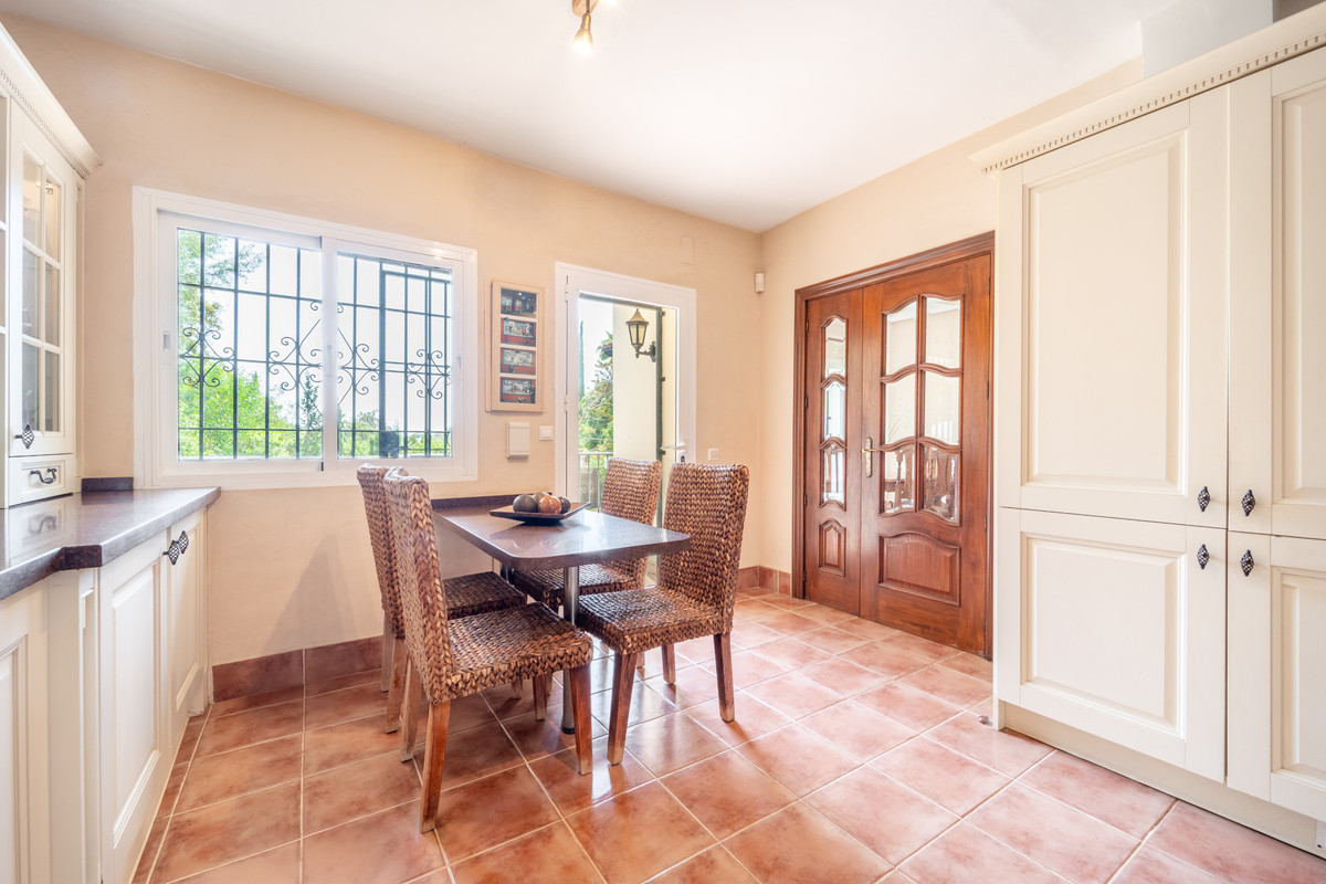 4 Bed Townhouse for sale in El Rosario Costa Del Sol, Málaga, Spain