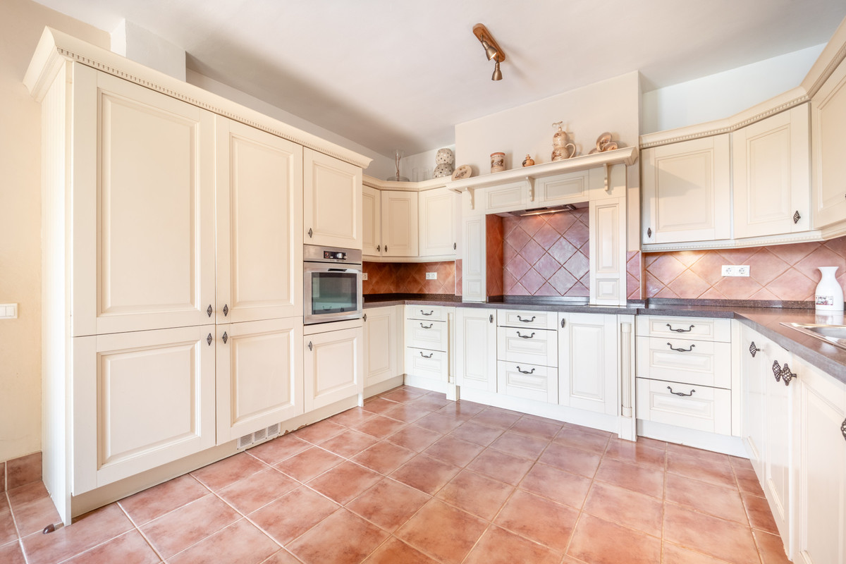 4 Bed Townhouse for sale in El Rosario Costa Del Sol, Málaga, Spain
