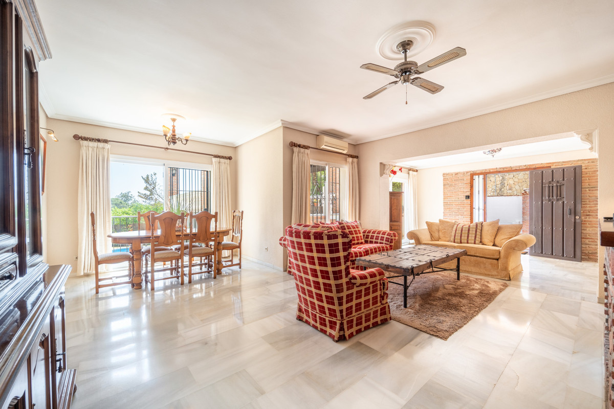 4 Bed Townhouse for sale in El Rosario Costa Del Sol, Málaga, Spain