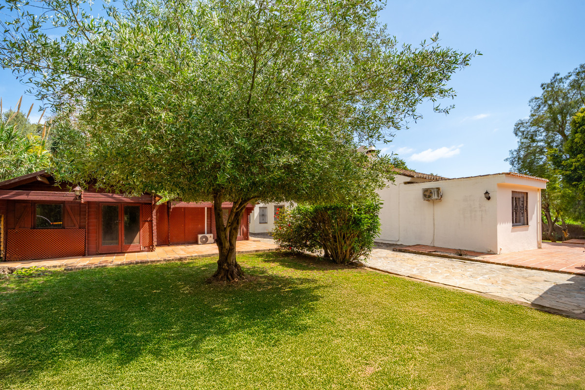 4 Bed Townhouse for sale in El Rosario Costa Del Sol, Málaga, Spain