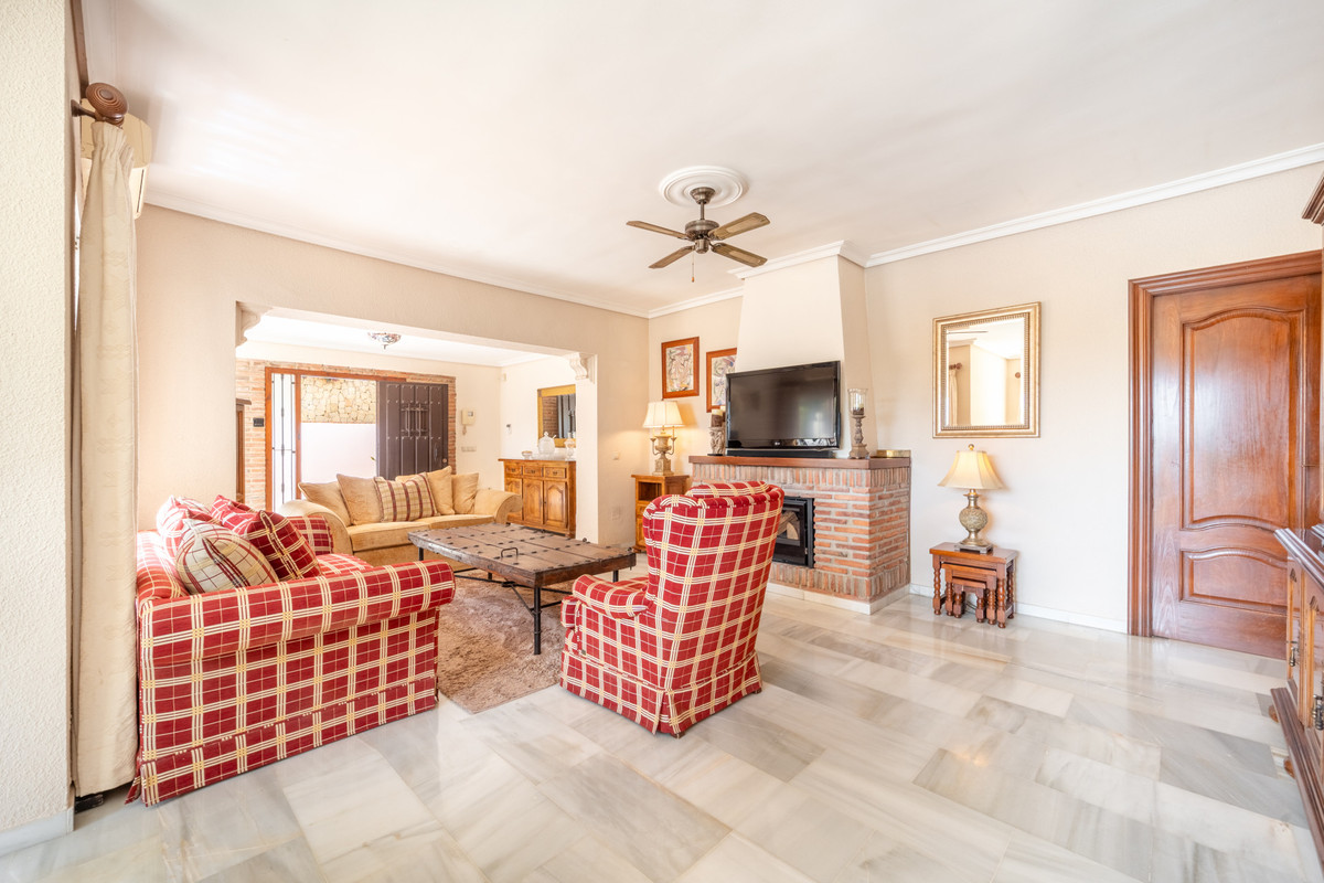 4 Bed Townhouse for sale in El Rosario Costa Del Sol, Málaga, Spain