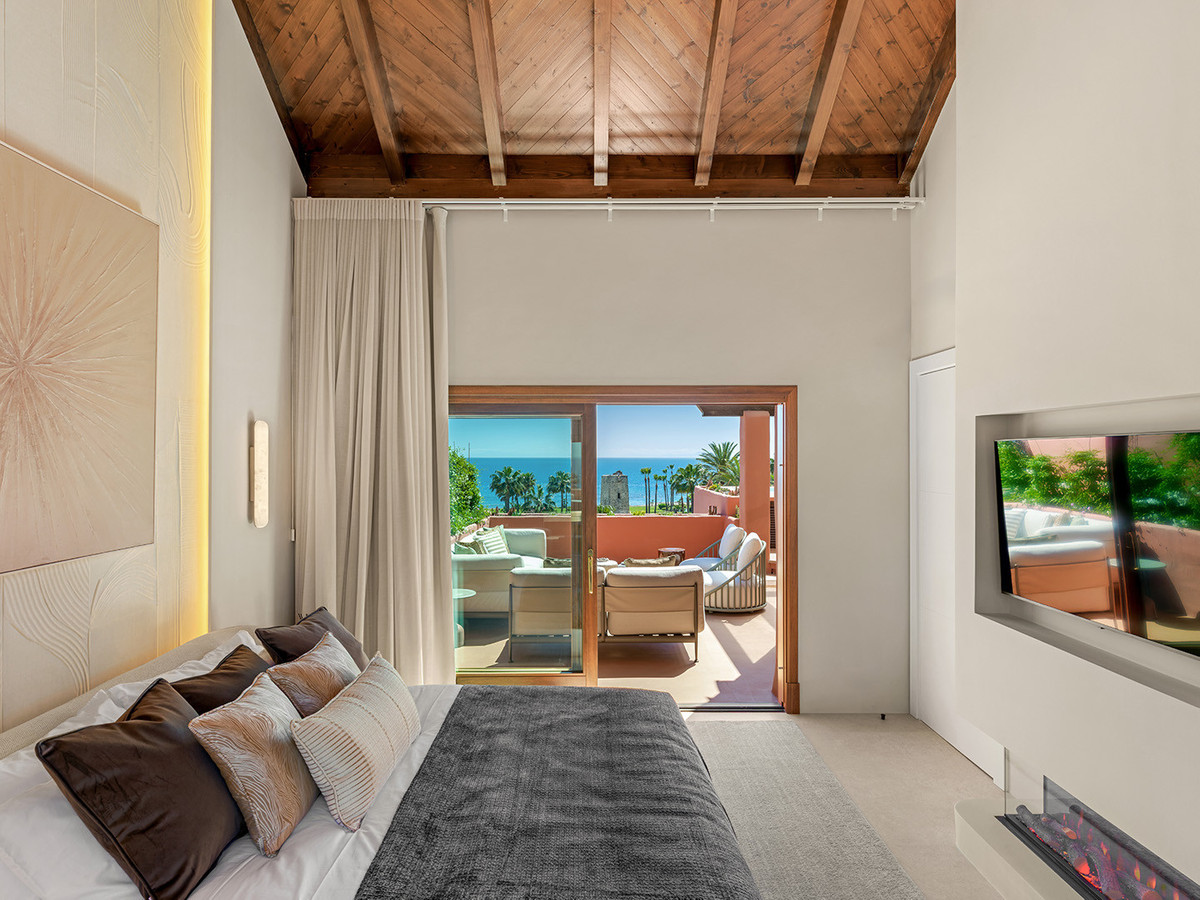 3 Bed Apartment for sale in Estepona Costa Del Sol, Málaga, Spain