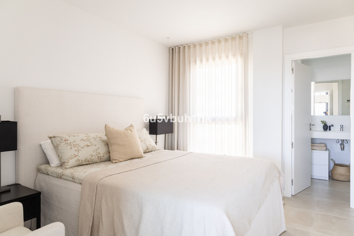 2 Bed Apartment for sale in Fuengirola Costa Del Sol, Málaga, Spain
