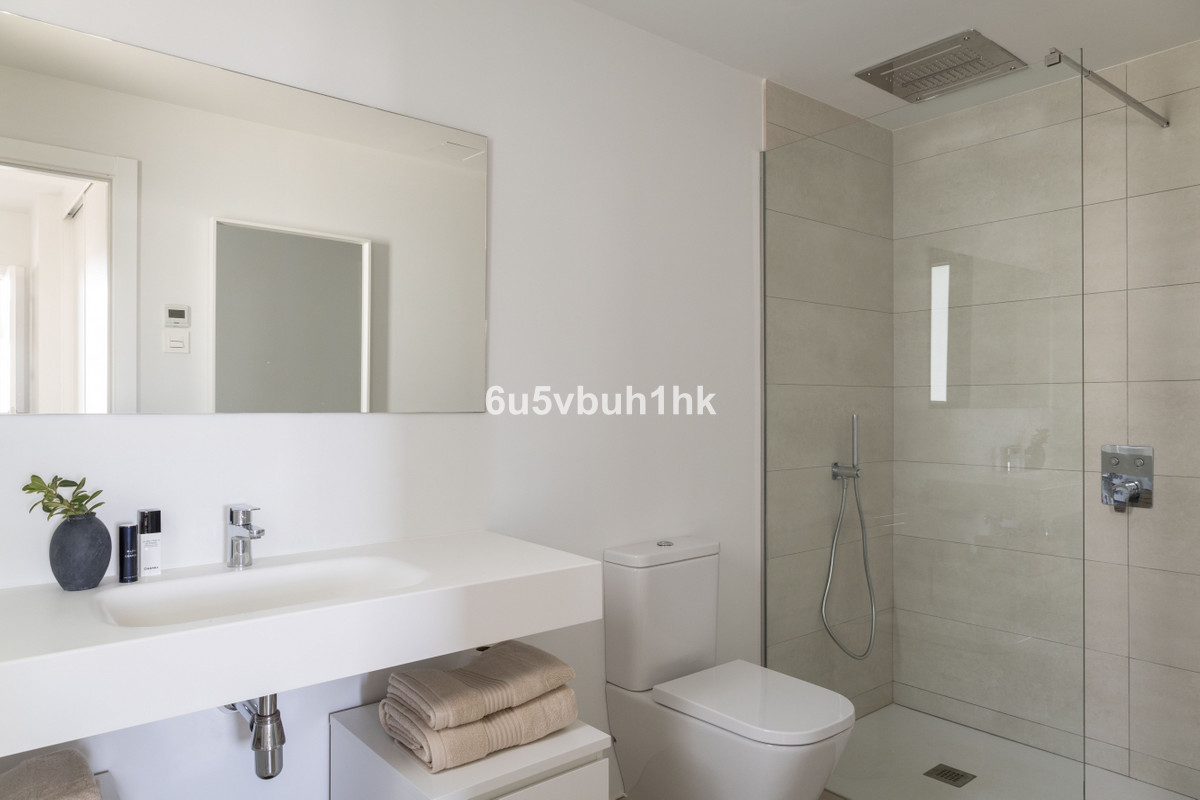 2 Bed Apartment for sale in Fuengirola Costa Del Sol, Málaga, Spain
